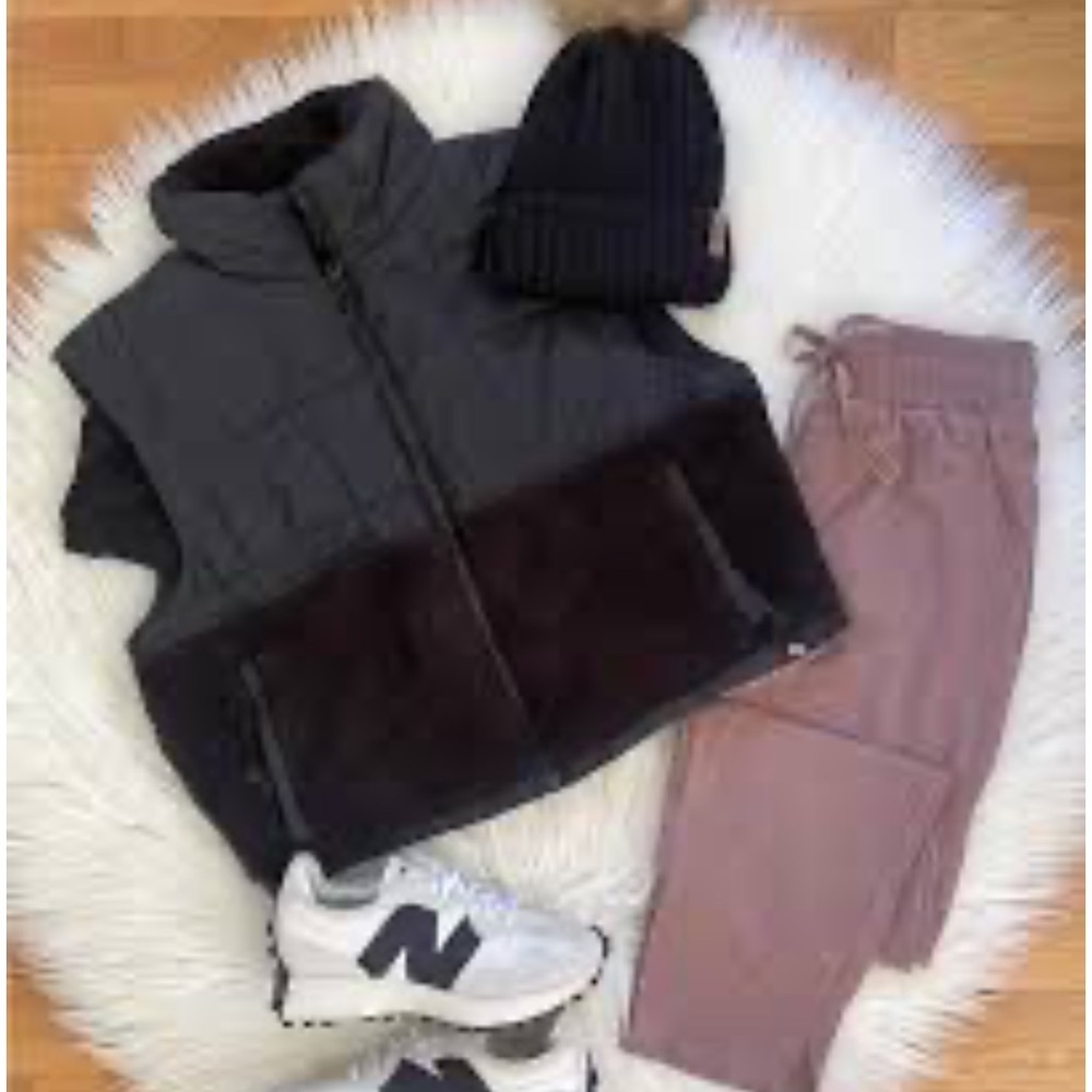 Calvin Klein vest size medium BNWT Sherpa vest black